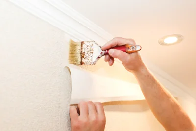 Pose de papier peint à Broualan — revêtements muraux et toiles de verre